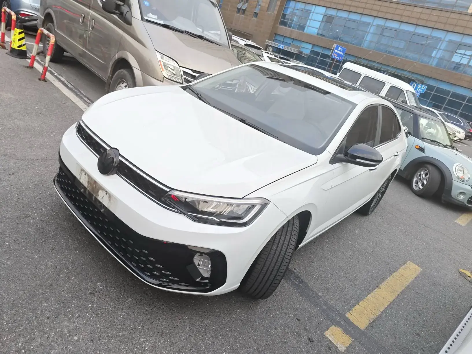 2023 VOLKSWAGEN LAVIDA view 1