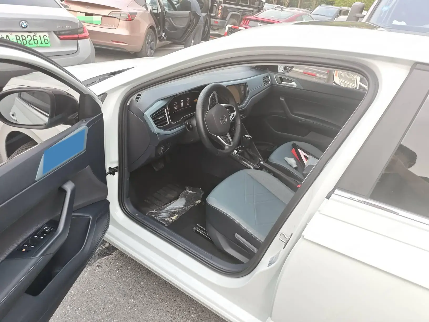 2023 VOLKSWAGEN LAVIDA thumbnail 3