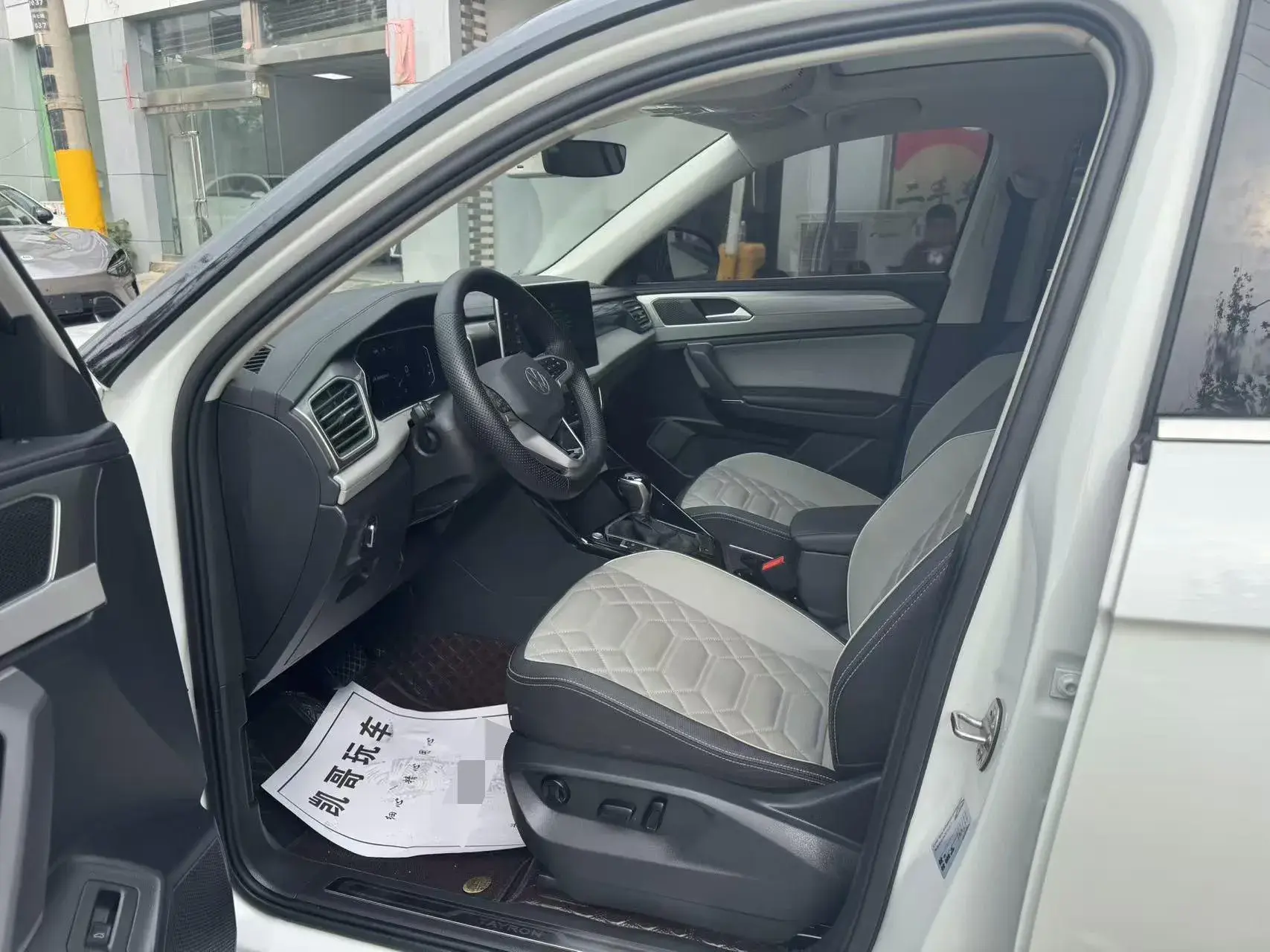 2023 VOLKSWAGEN TAYRON thumbnail 4