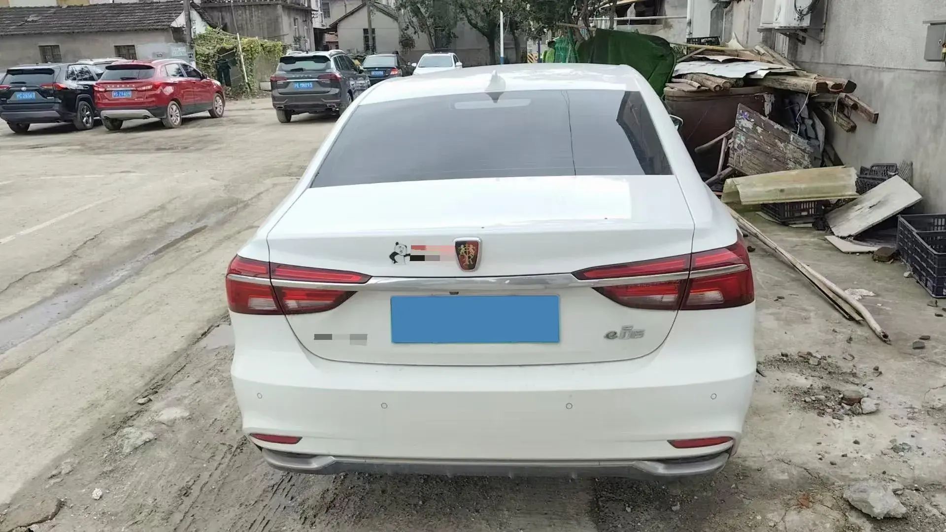 2017 ROEWE I6 thumbnail 3