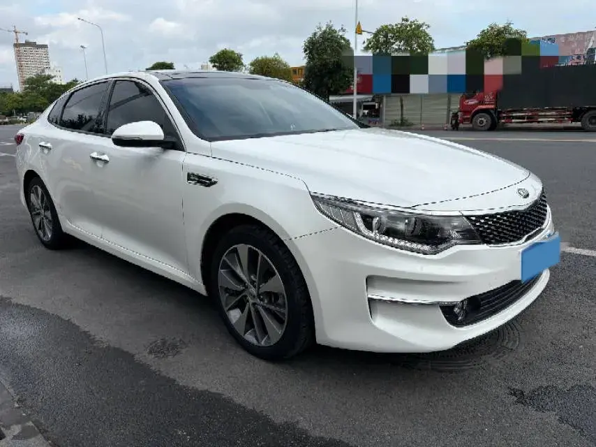 2017 KIA K5 thumbnail 3