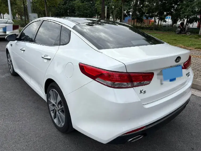 2017 KIA K5 thumbnail 4