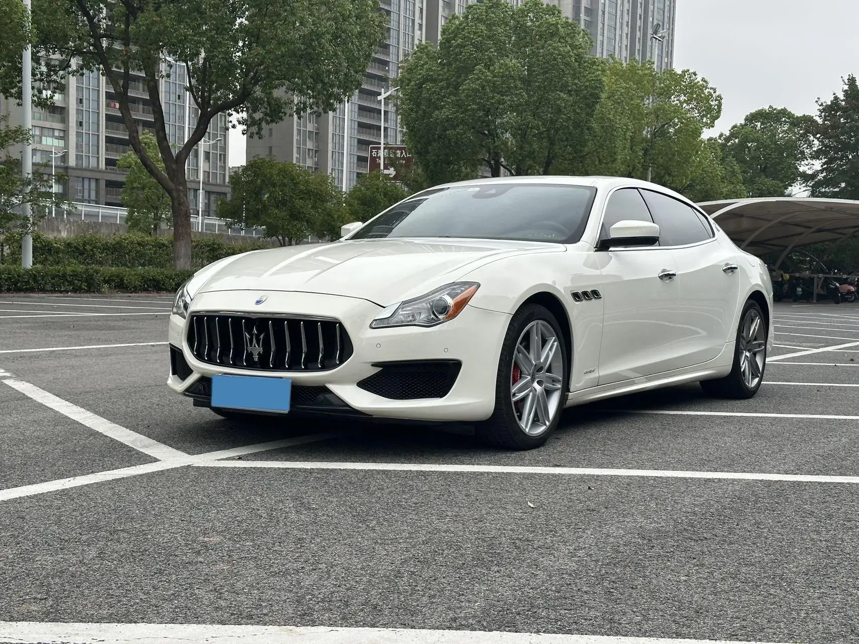 2017 MASERATI QUATTROPORTE view 1