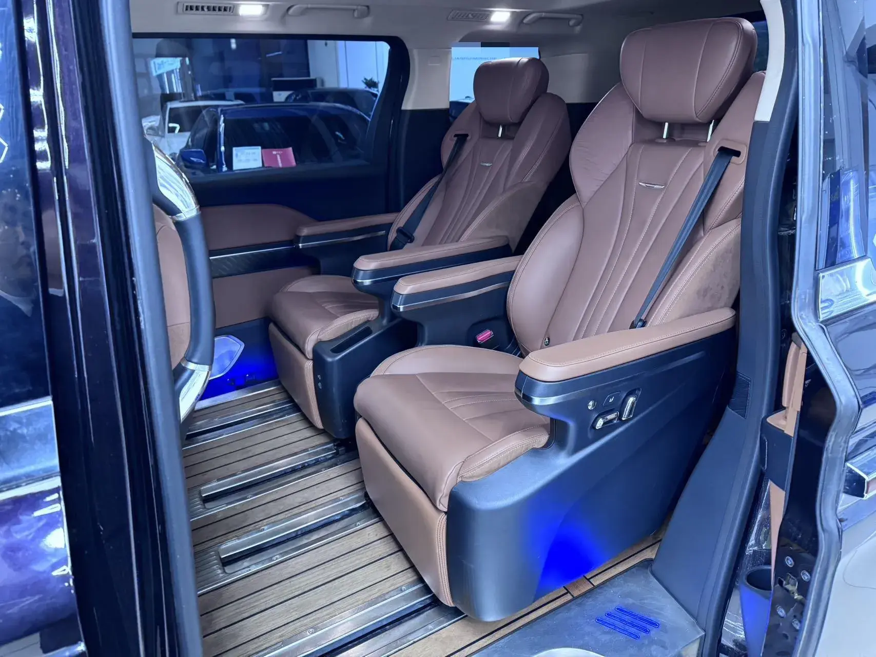 2023 HONGQI HQ9 thumbnail 4