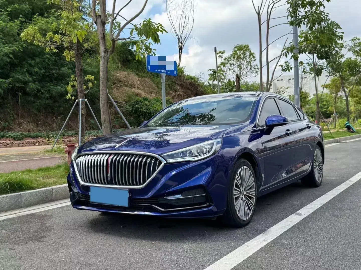 2020 HONGQI H5 view 1