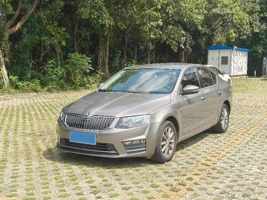 2017 SKODA OCTAVIA view 1
