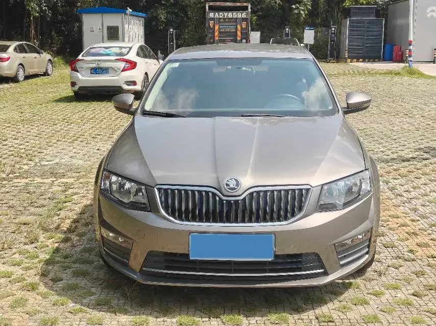 2017 SKODA OCTAVIA thumbnail 2
