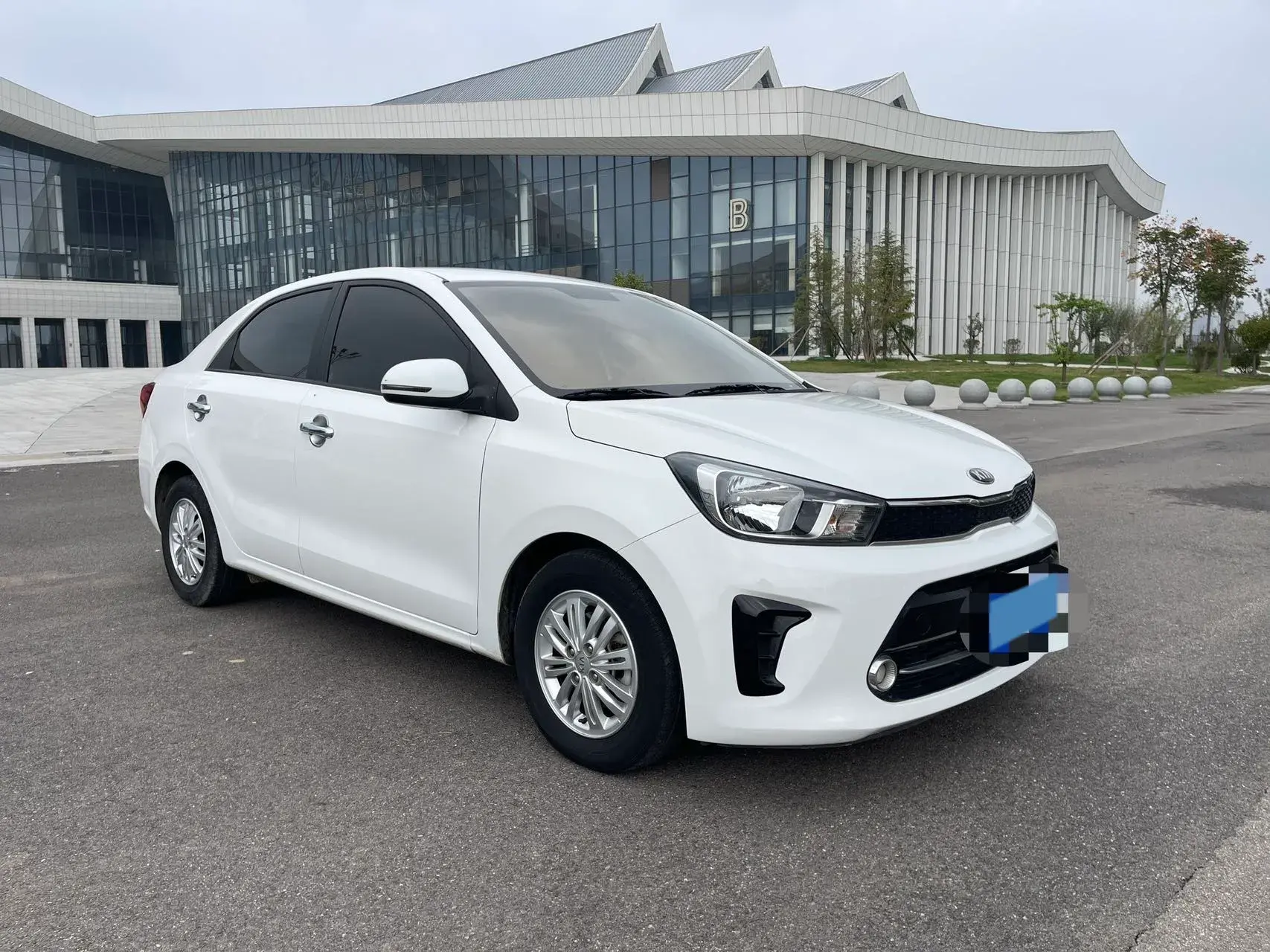 2017 KIA PEGAS thumbnail 3