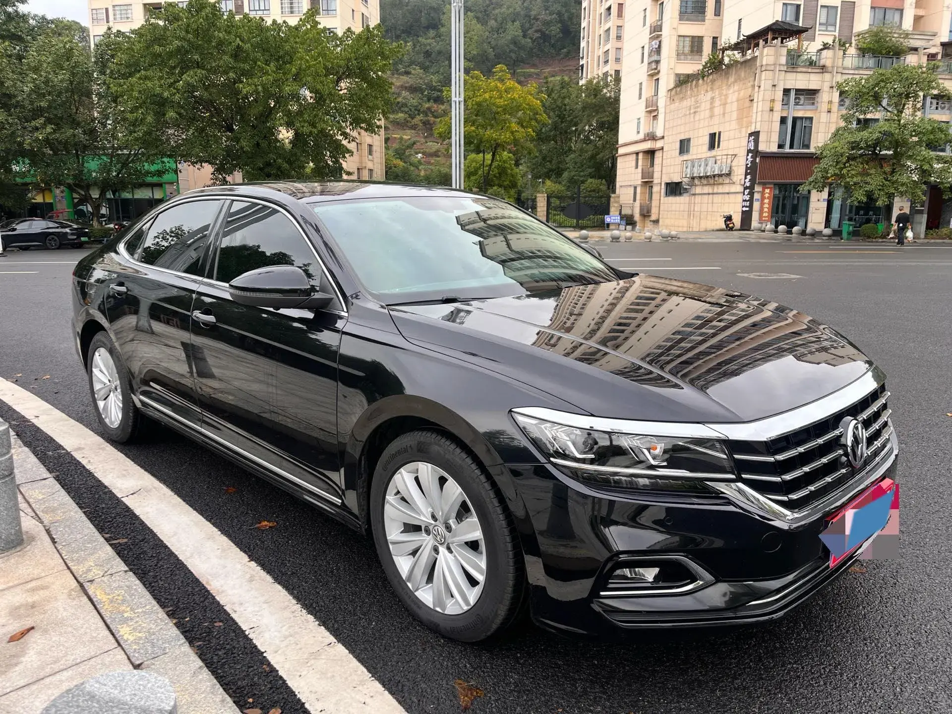 2019 VOLKSWAGEN PASSAT thumbnail 3