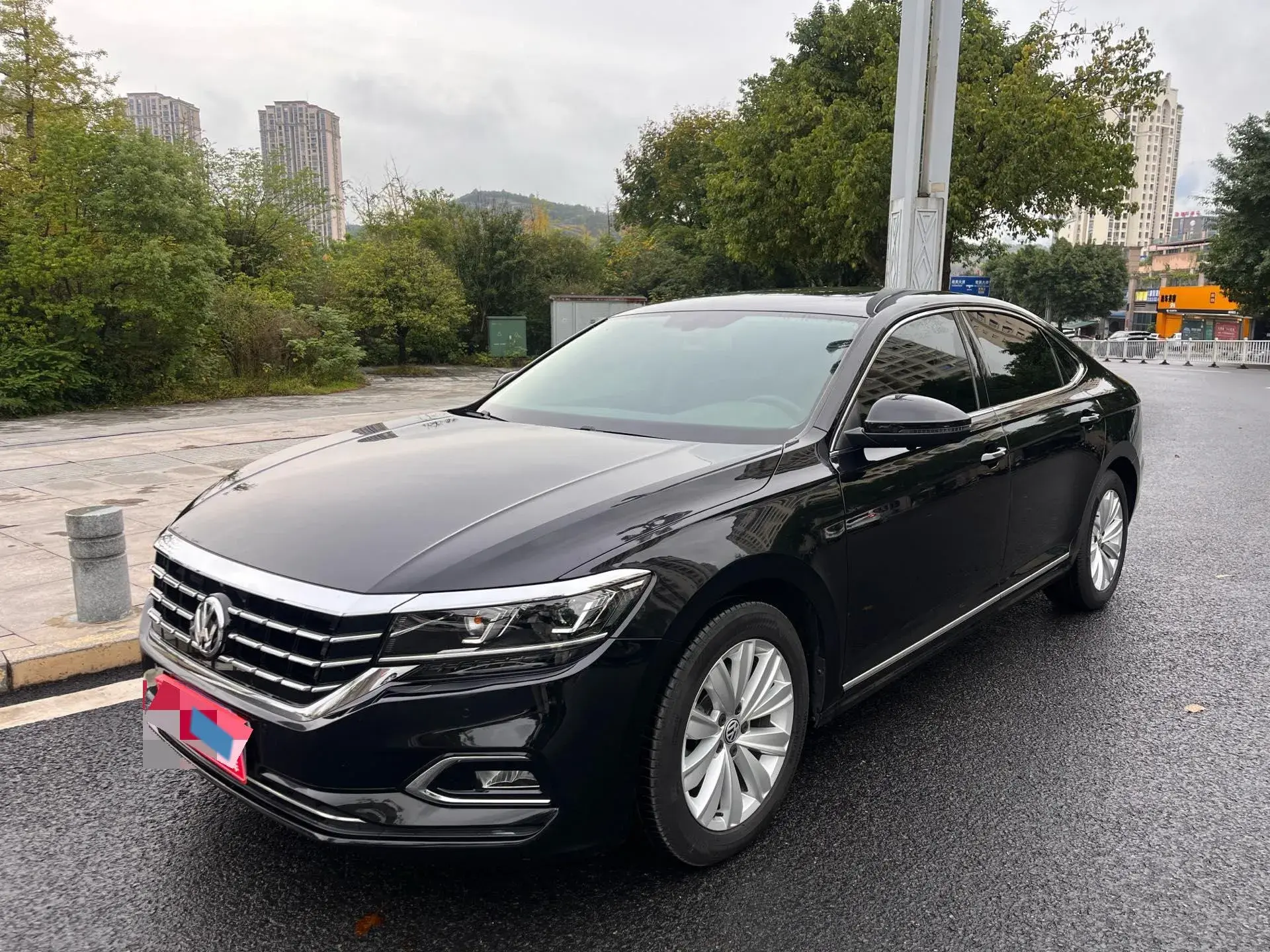 2019 VOLKSWAGEN PASSAT view 1