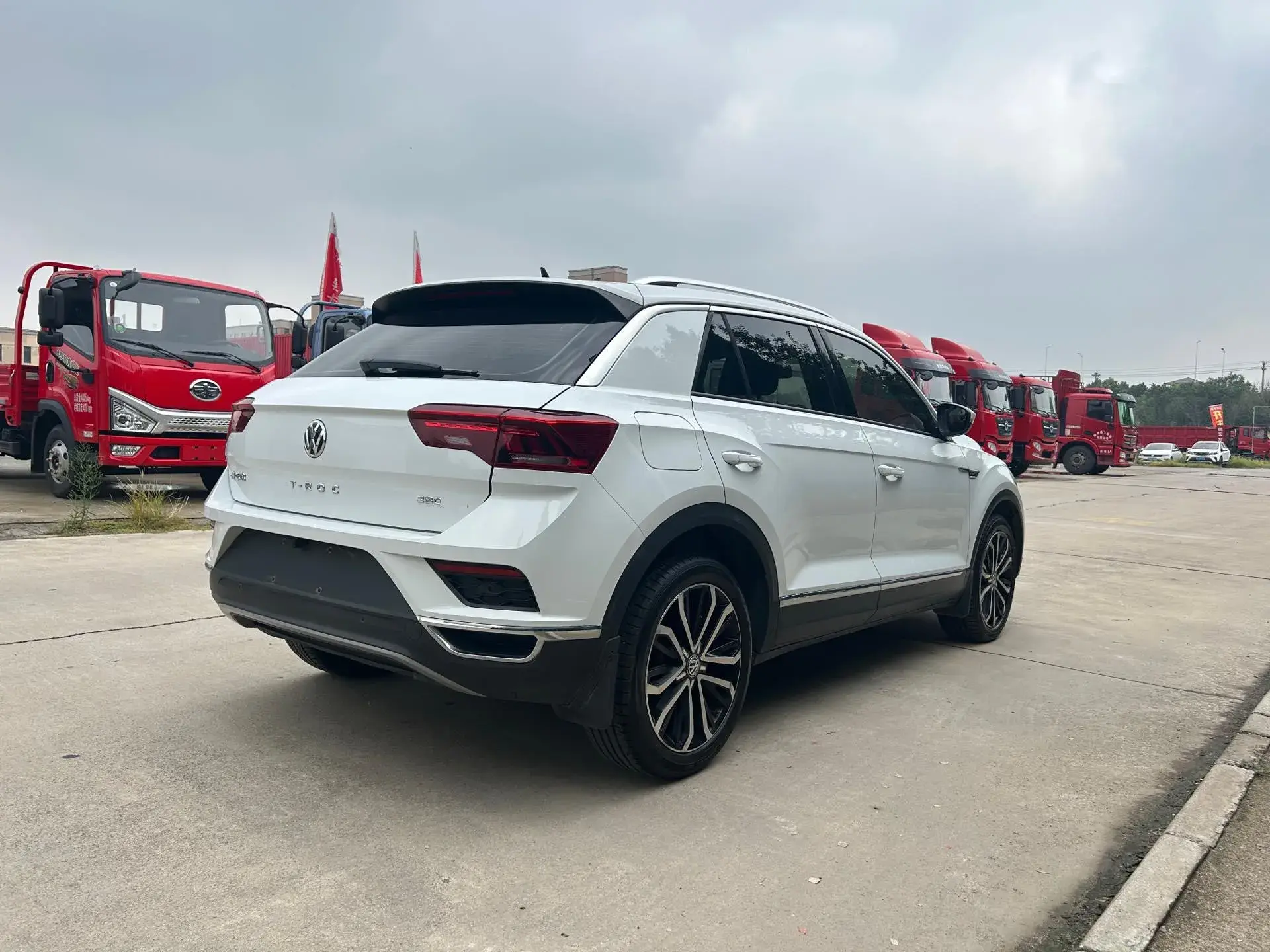 2020 VOLKSWAGEN T-ROC thumbnail 4