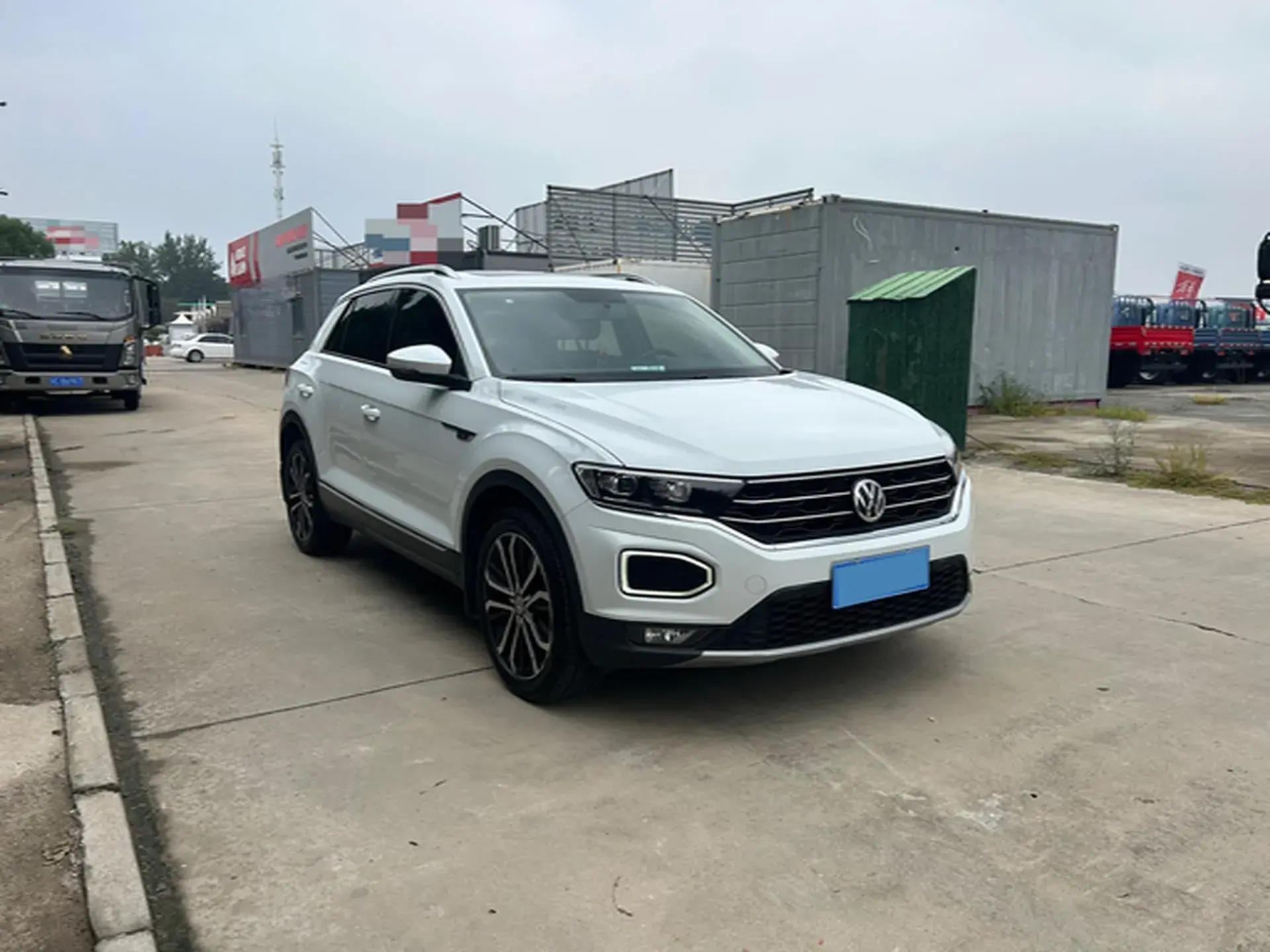 2020 VOLKSWAGEN T-ROC thumbnail 3