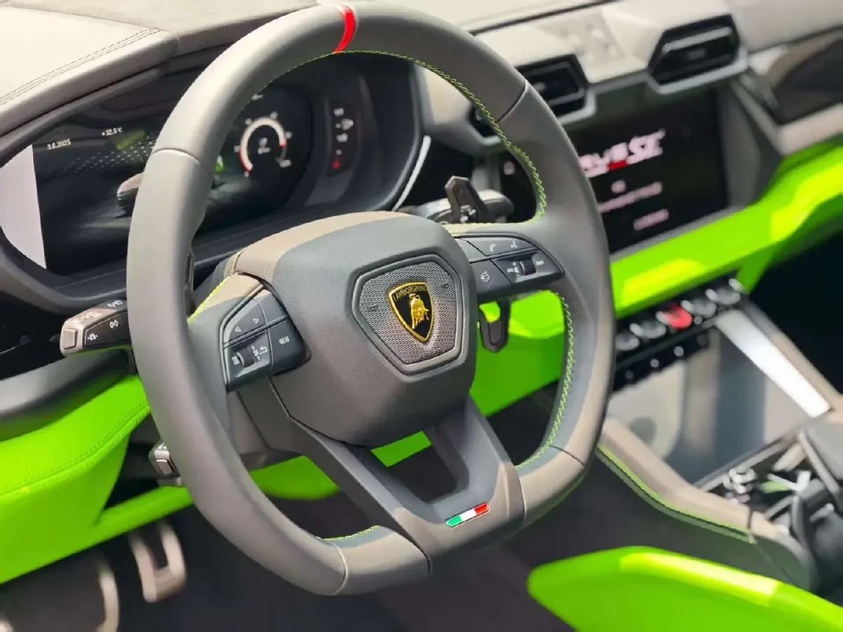 2025 Lamborghini Urus SE 4.0T 620HP V8 8AT PHEV,autocango,china used car exporter,china ev exporter,chinese used car exporter,chinese used ev exporter