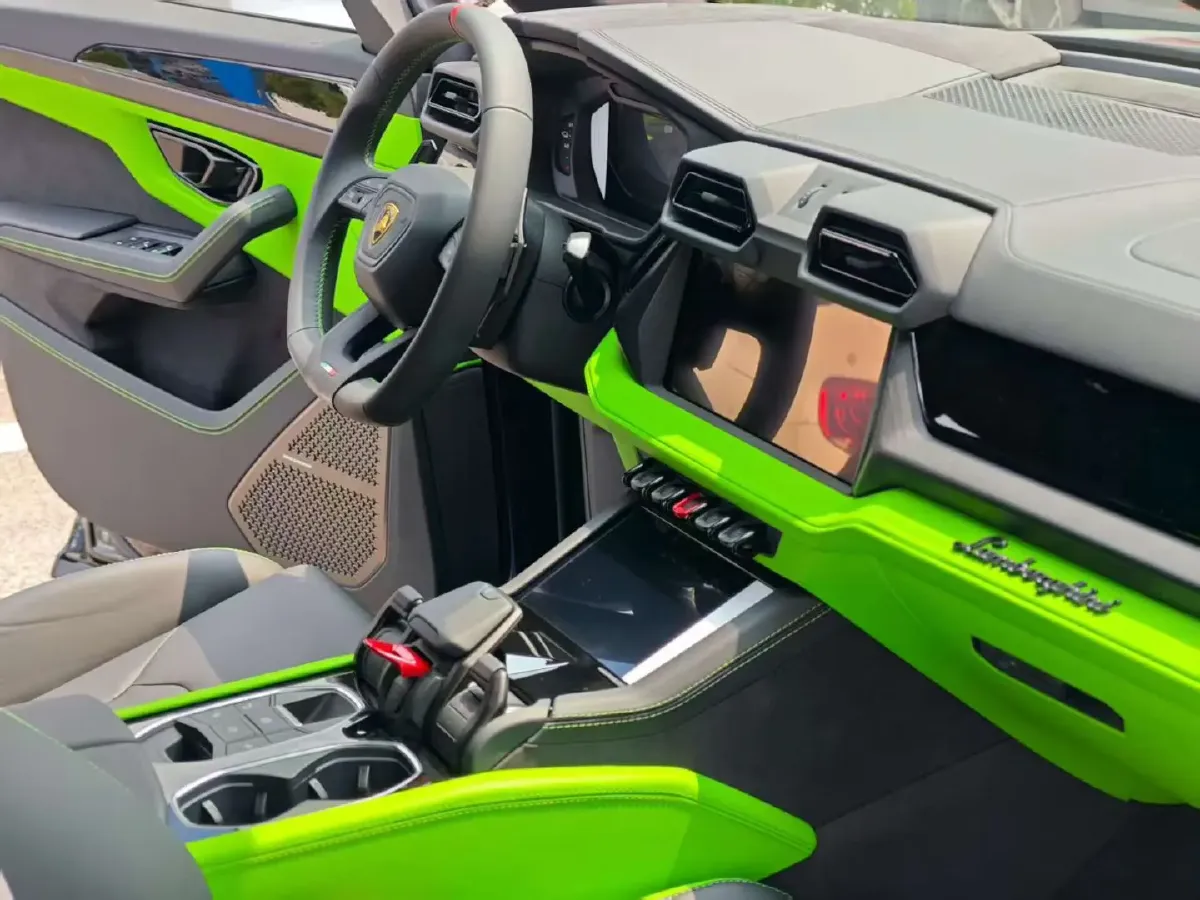 2025 Lamborghini Urus SE 4.0T 620HP V8 8AT PHEV,autocango,china used car exporter,china ev exporter,chinese used car exporter,chinese used ev exporter