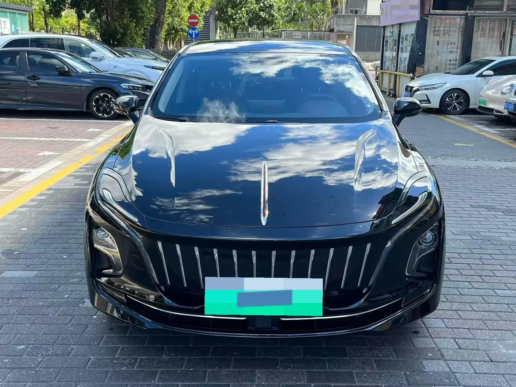 2024 HONGQI E-QM5 thumbnail 2