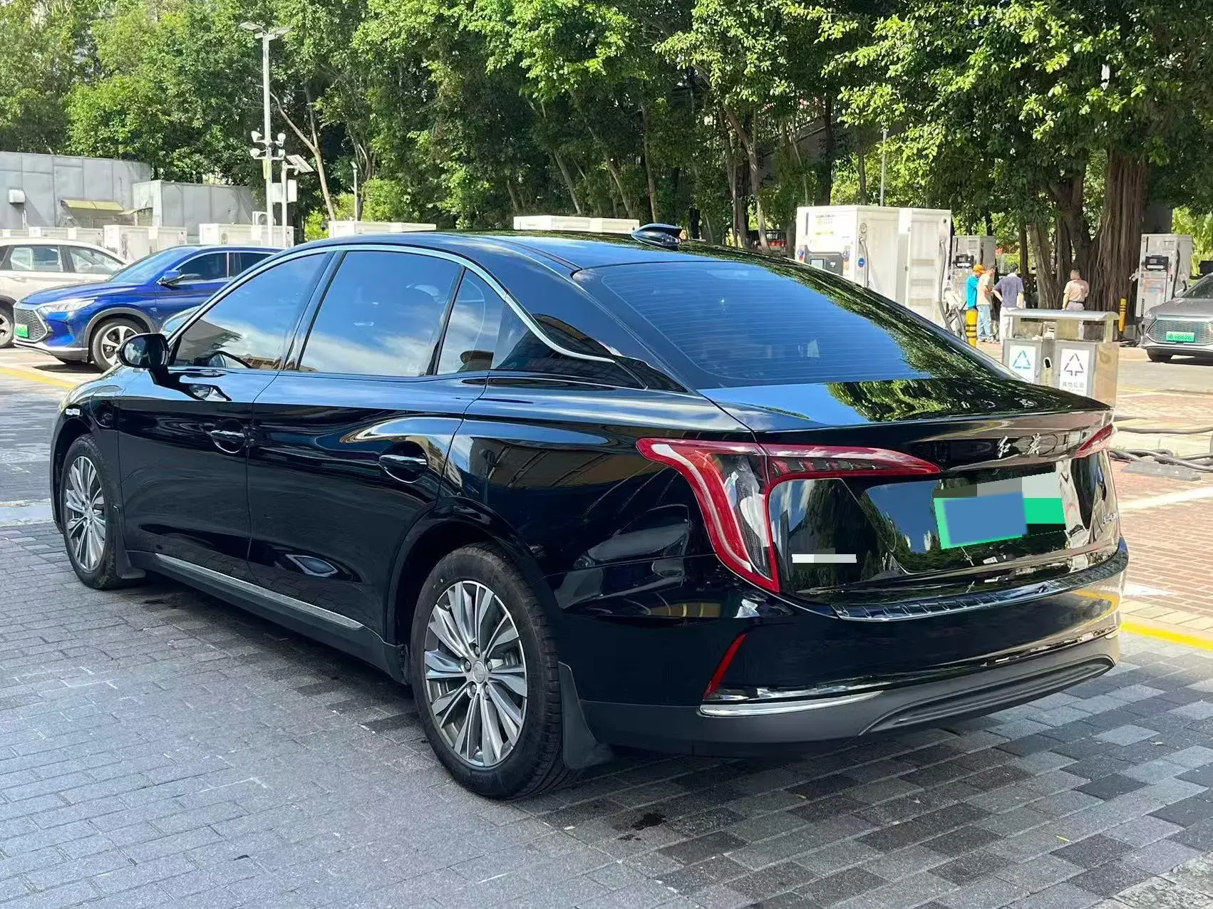 2024 HONGQI E-QM5 thumbnail 4
