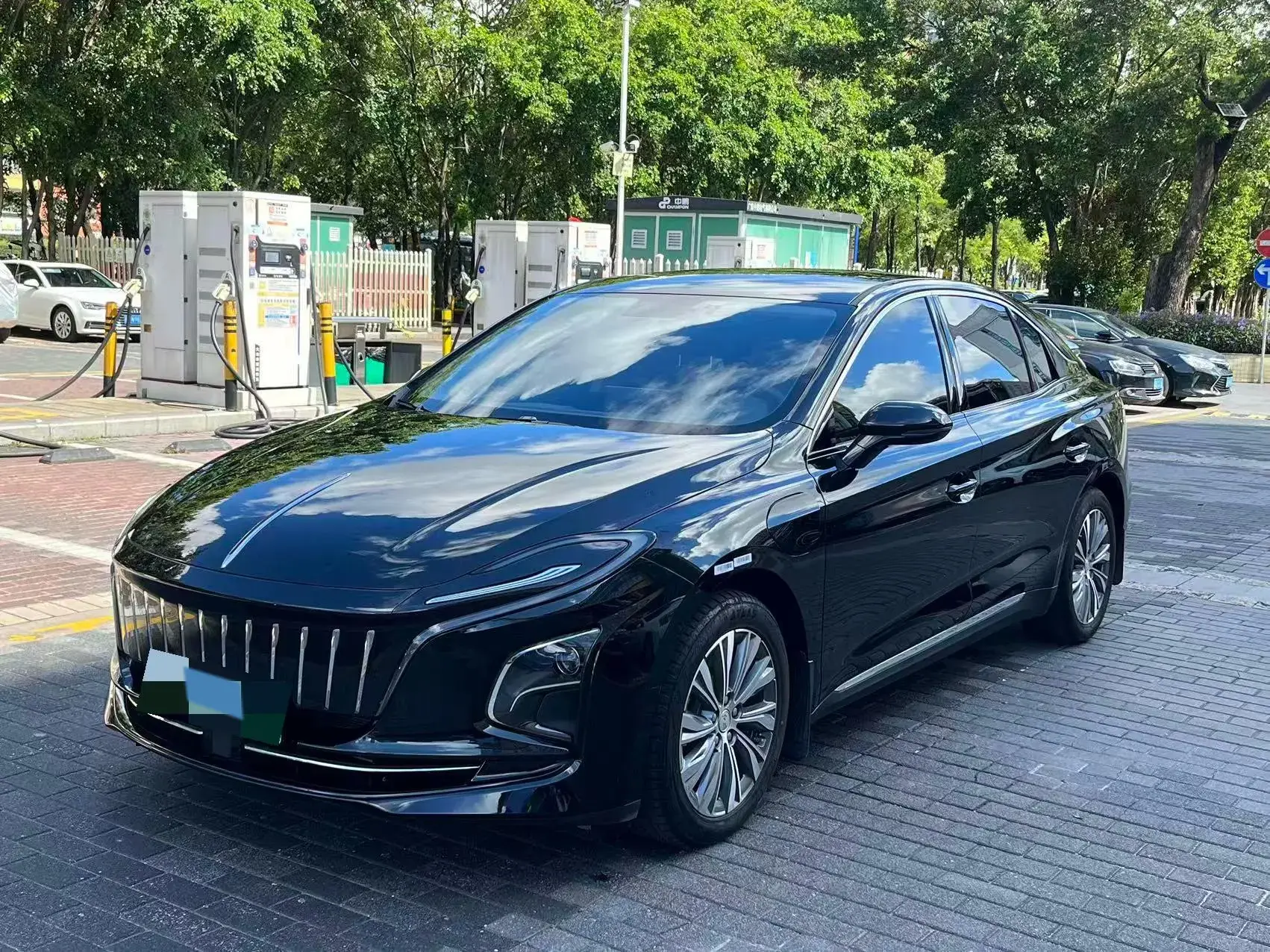 2024 HONGQI E-QM5 view 1