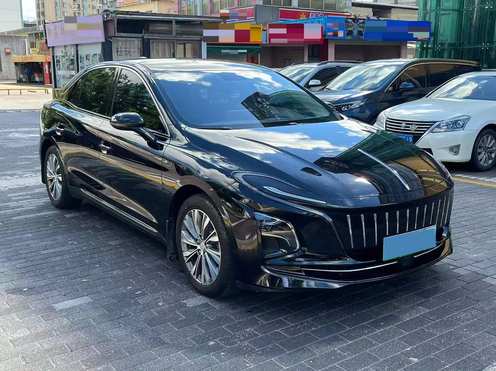 2024 HONGQI E-QM5 thumbnail 3