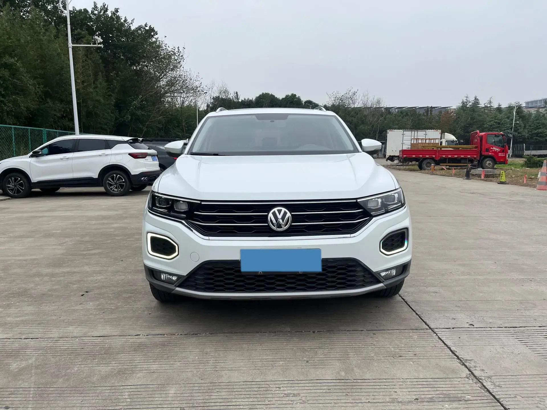 2018 VOLKSWAGEN T-ROC thumbnail 2
