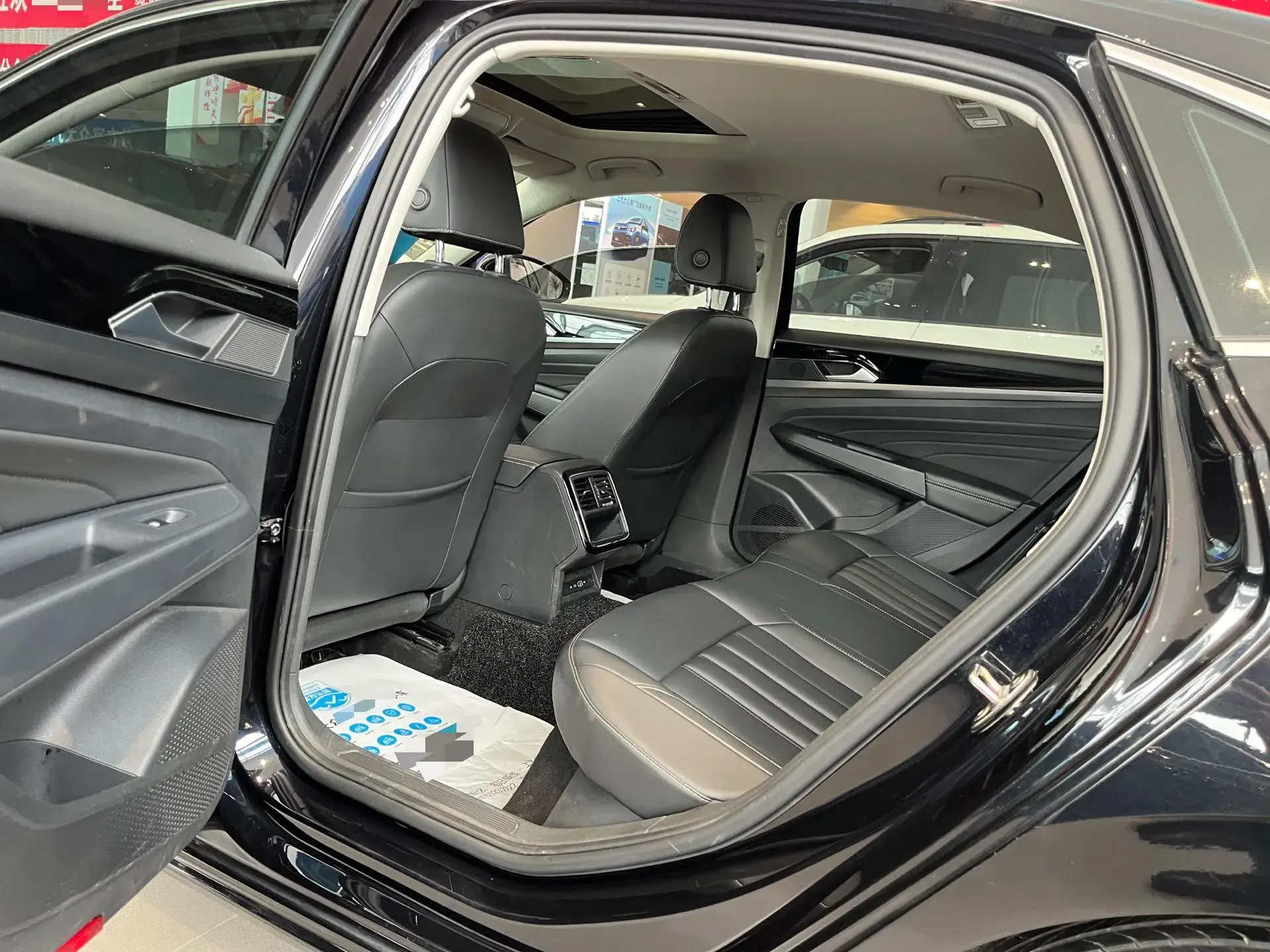 2022 VOLKSWAGEN PASSAT thumbnail 4