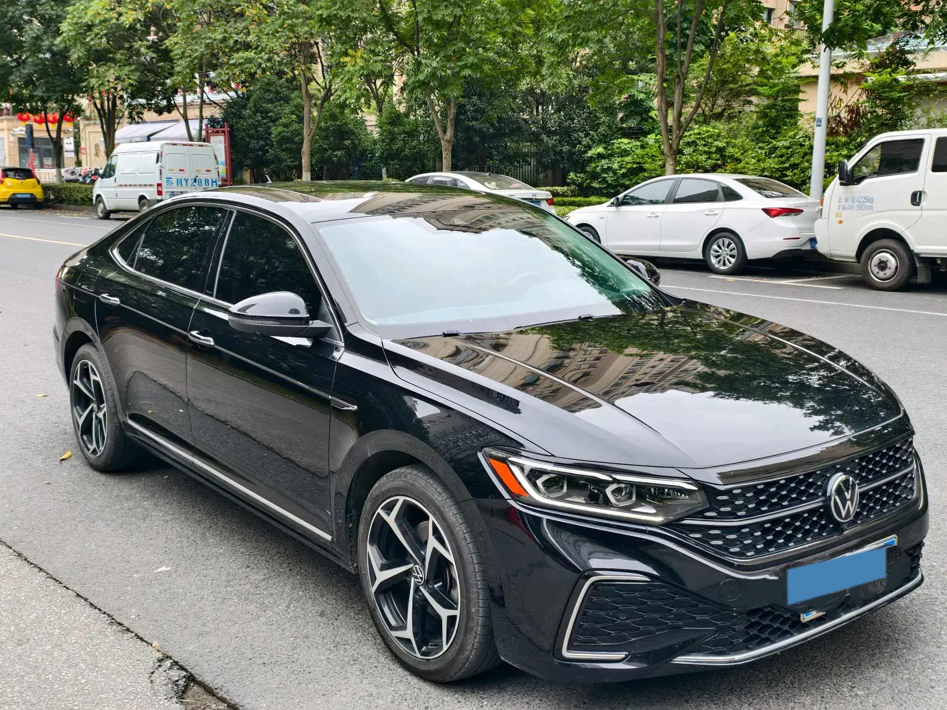 2023 VOLKSWAGEN PASSAT thumbnail 3