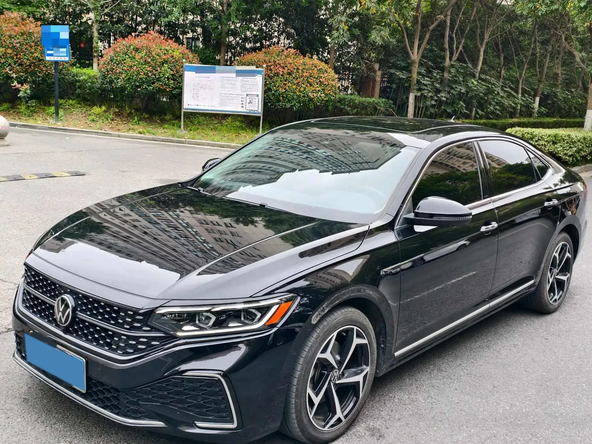 2023 VOLKSWAGEN PASSAT view 1