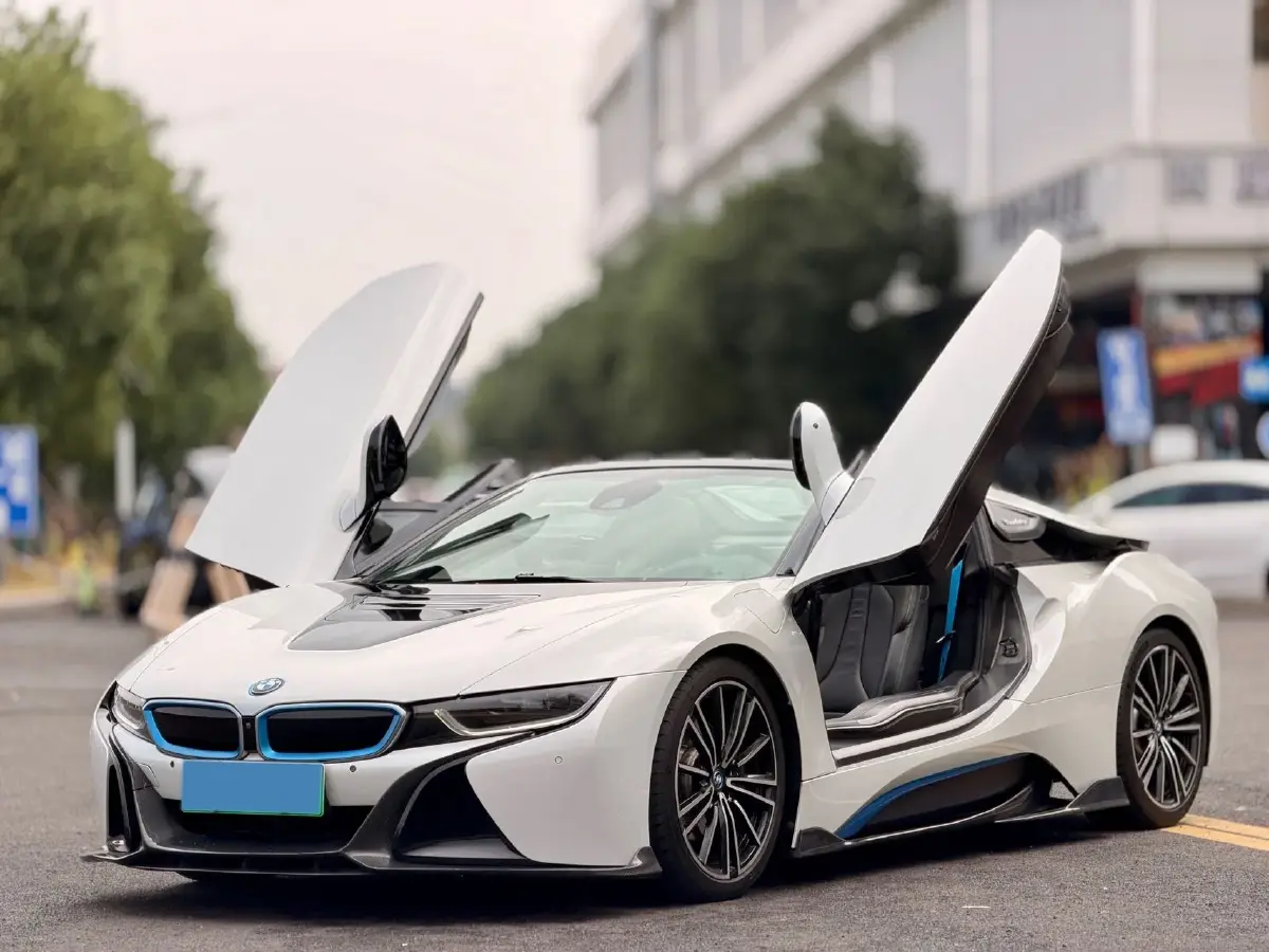 2019 BMW i8 1.5T 231HP L3 6AT PHEV 11.6KWH
