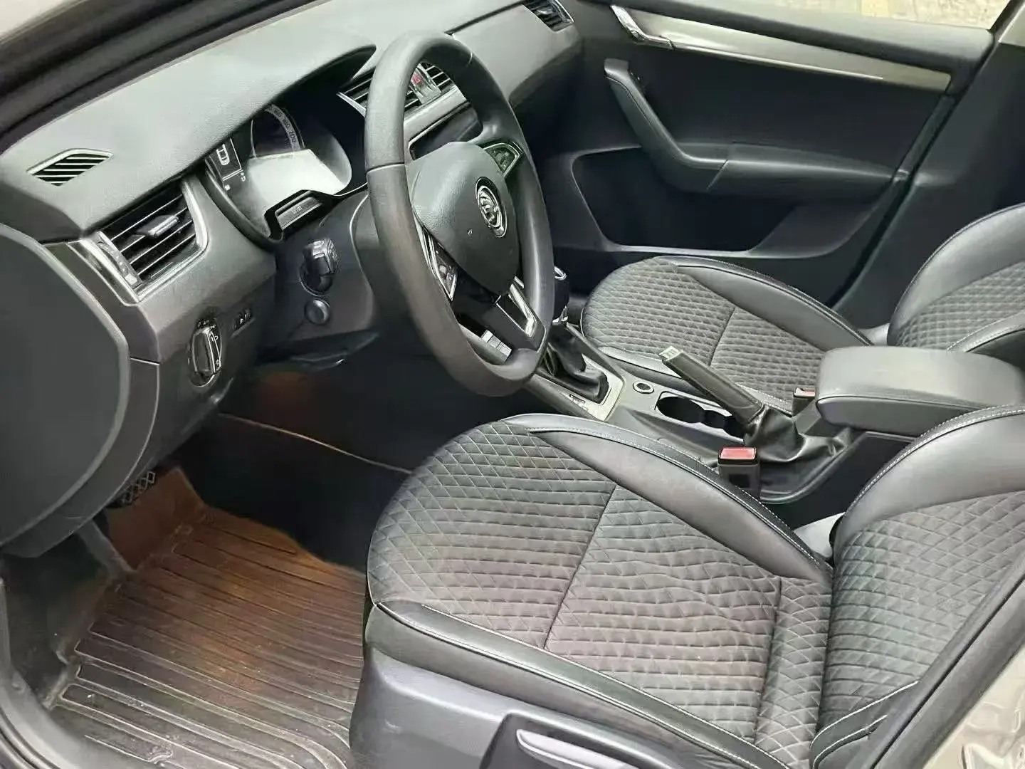 2019 SKODA OCTAVIA thumbnail 4