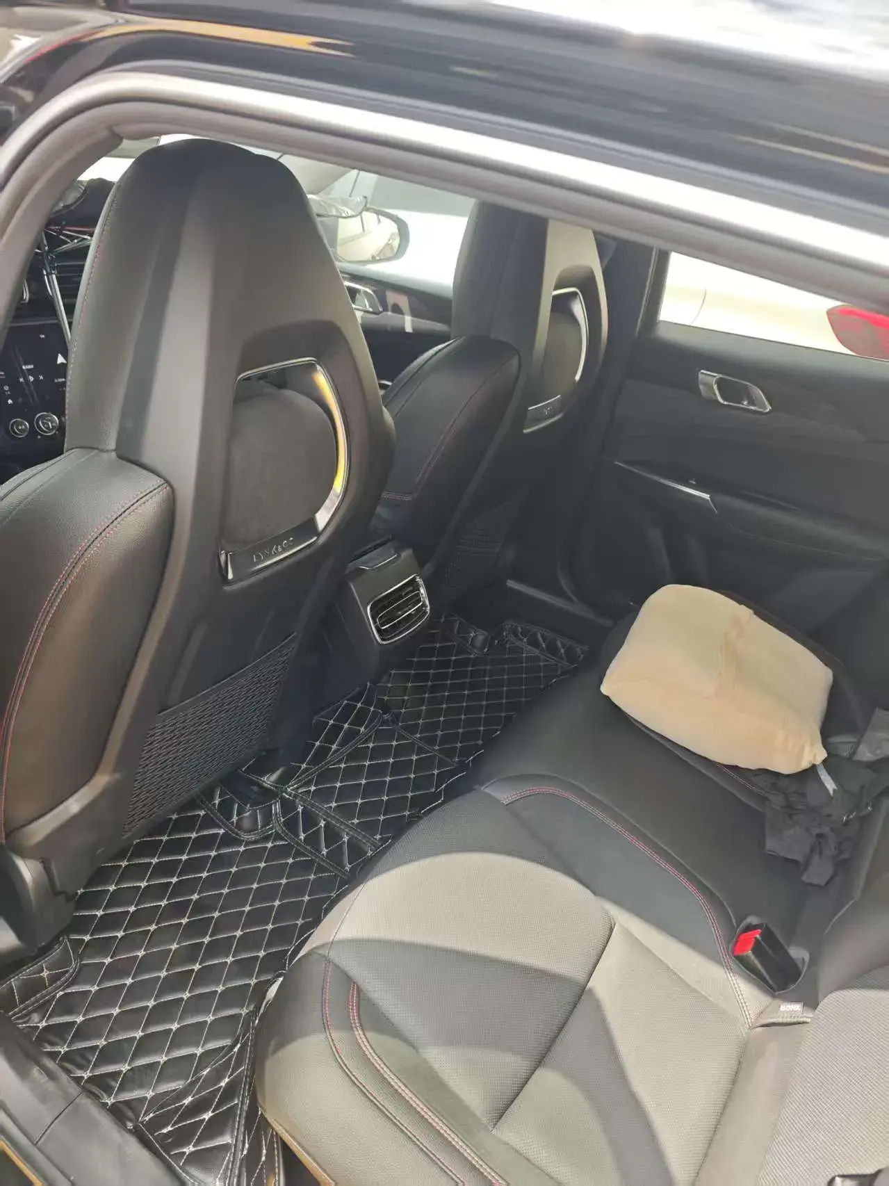 2019 LYNK&CO 03 thumbnail 2