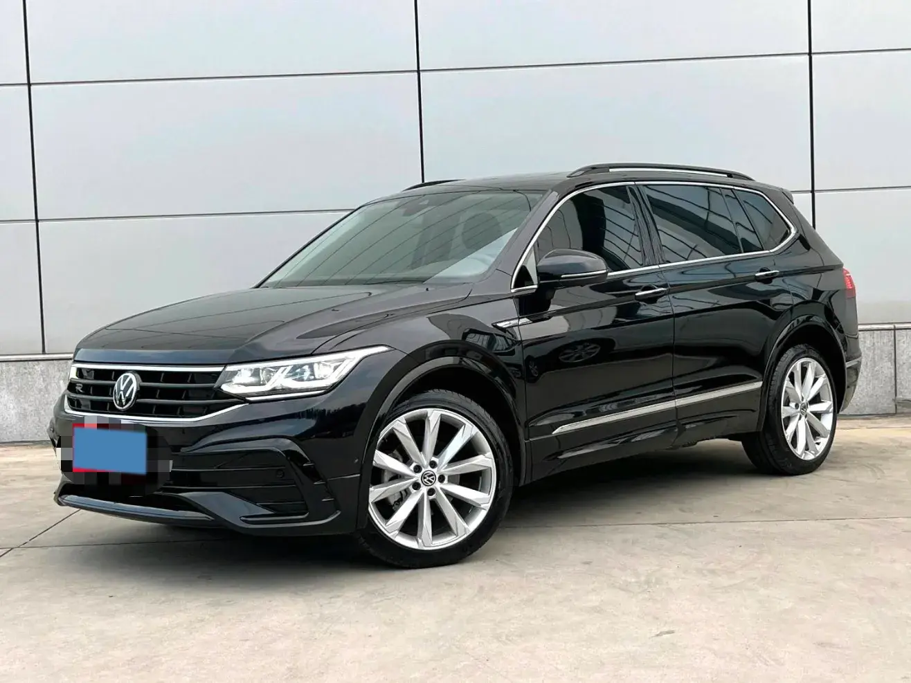 2023 VOLKSWAGEN TIGUAN view 1