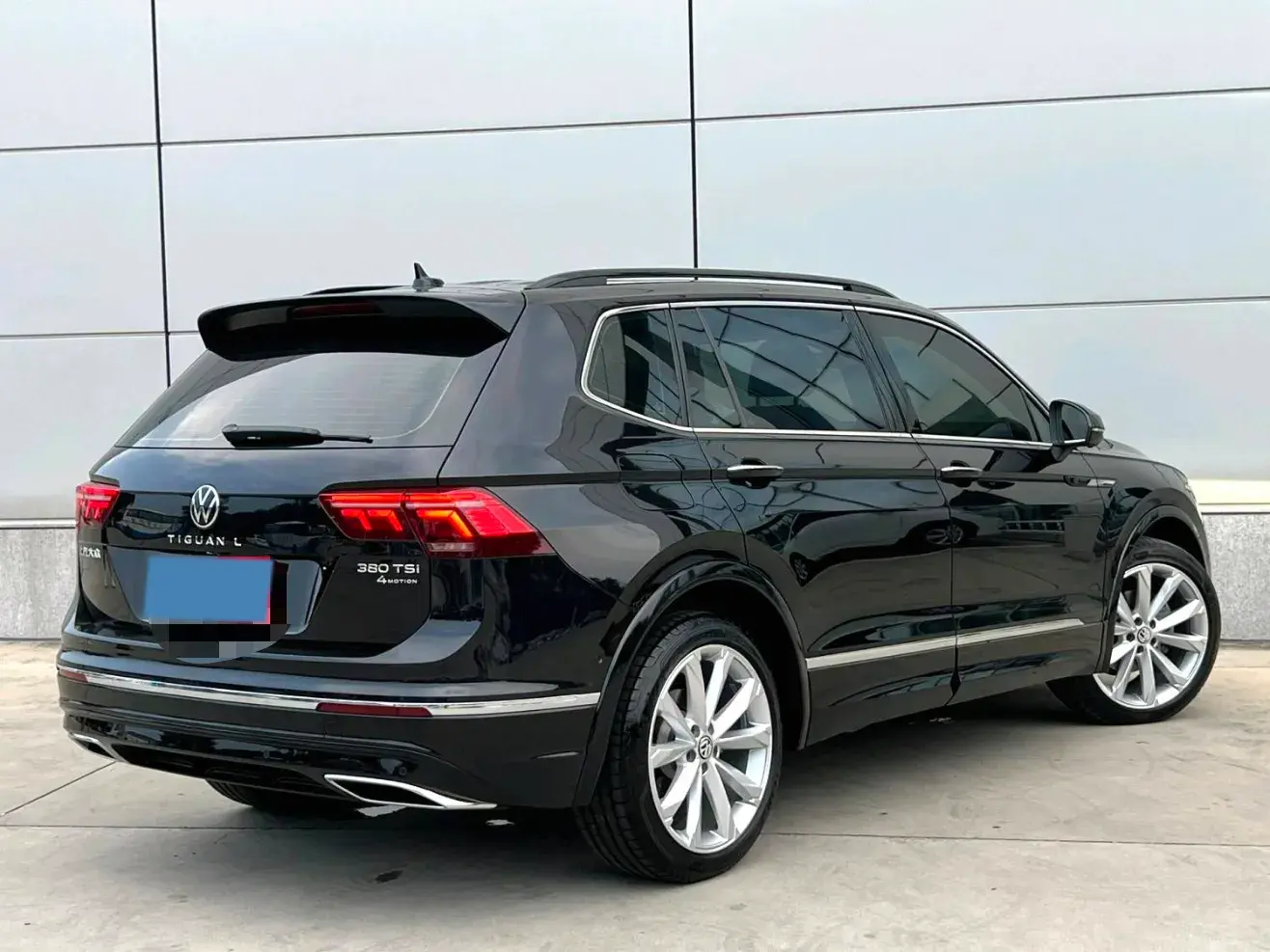 2023 VOLKSWAGEN TIGUAN thumbnail 4