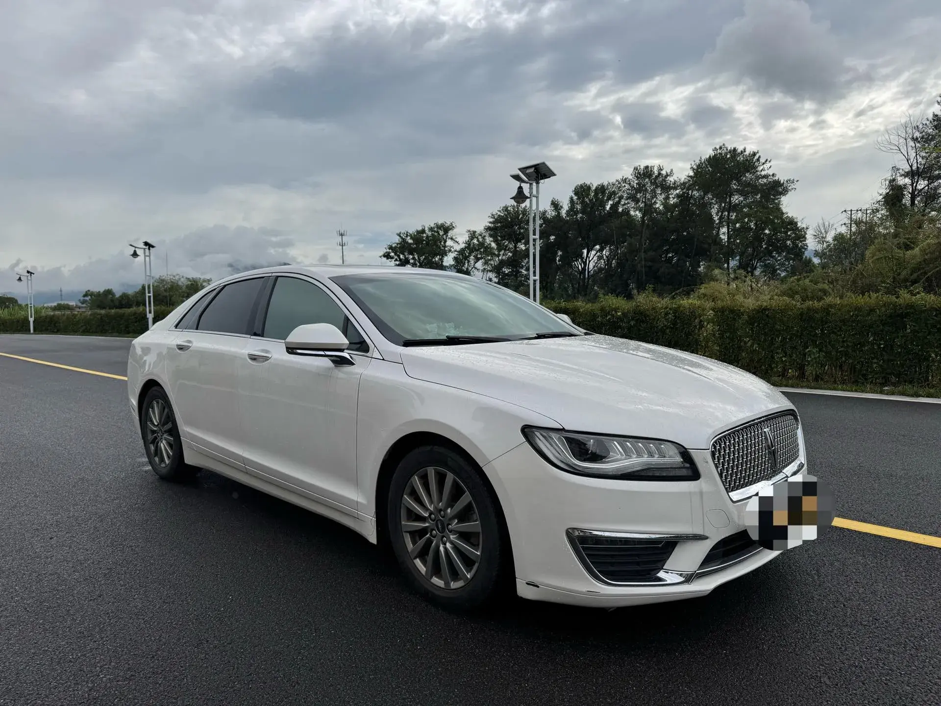 2019 LINCOLN MKZ thumbnail 3