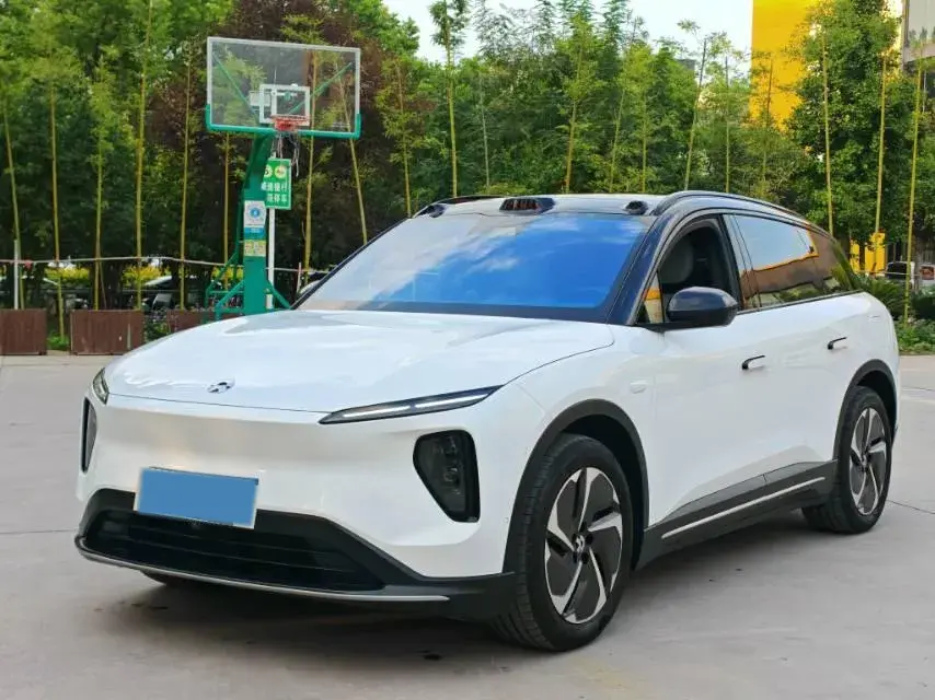 2023 NIO ES6 view 1
