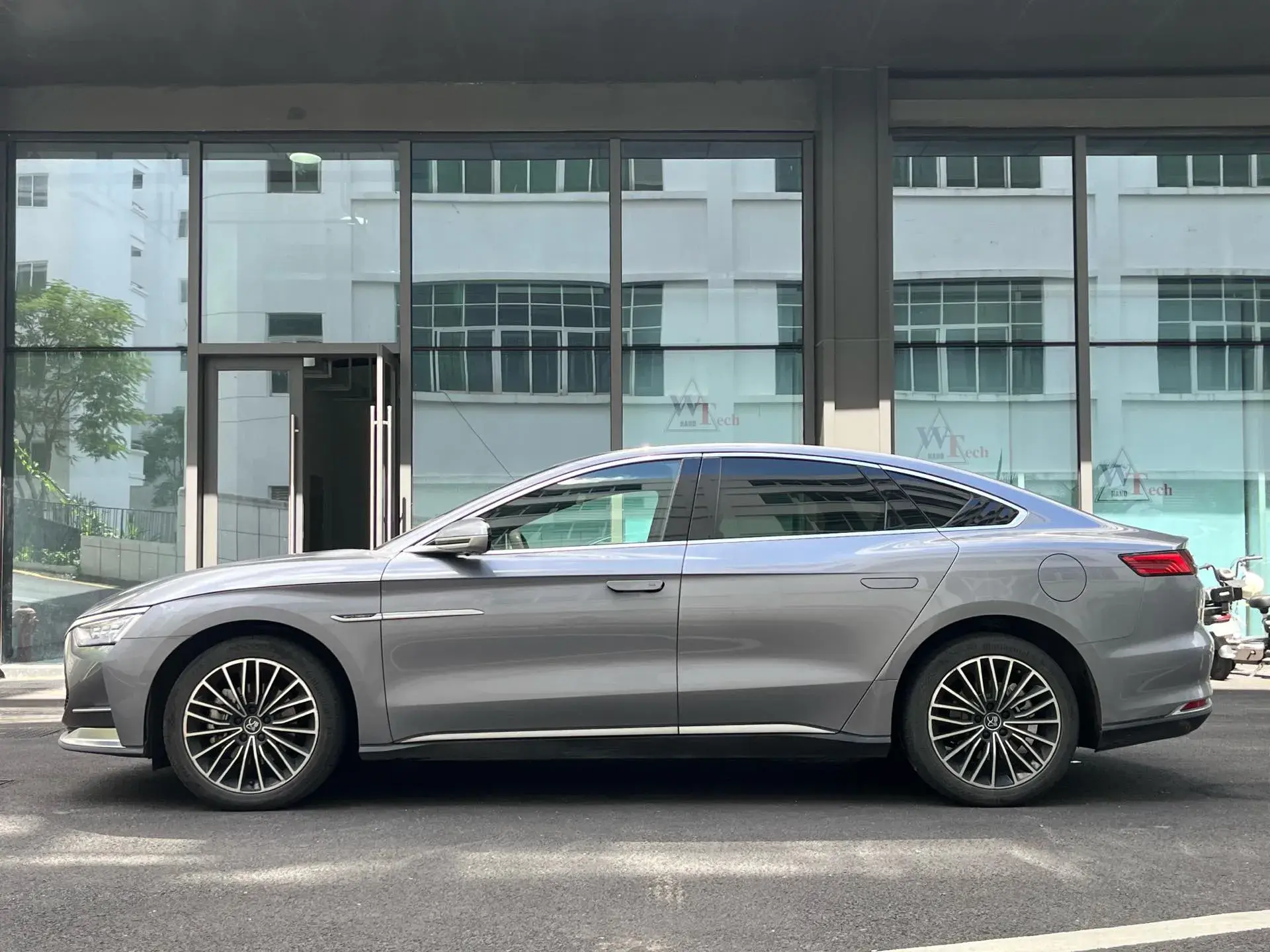 2020 BYD HAN thumbnail 4