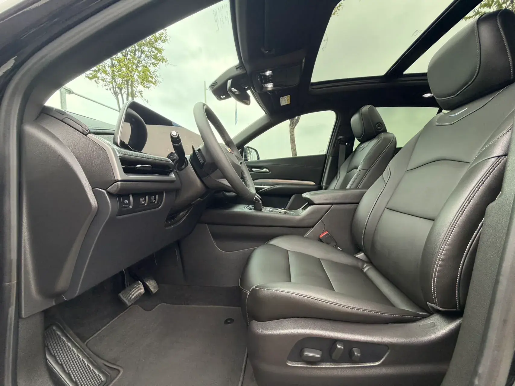 2024 CADILLAC XT4 thumbnail 4