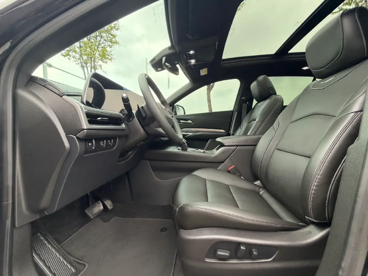 2024 Cadillac XT4 2.0T 237HP L4 9AT,autocango,china used car exporter,china ev exporter,chinese used car exporter,chinese used ev exporter