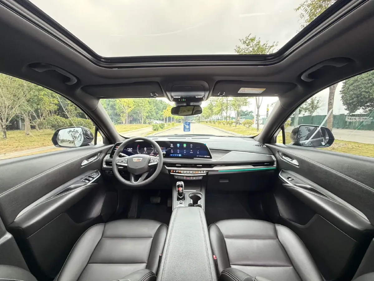 2024 Cadillac XT4 2.0T 237HP L4 9AT,autocango,china used car exporter,china ev exporter,chinese used car exporter,chinese used ev exporter