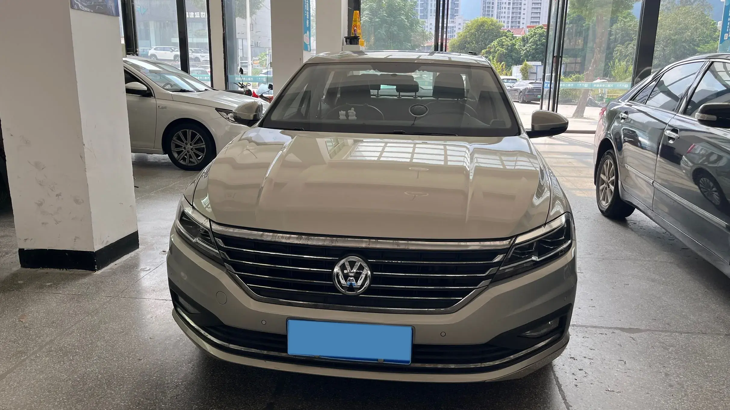 2019 VOLKSWAGEN LAVIDA thumbnail 2