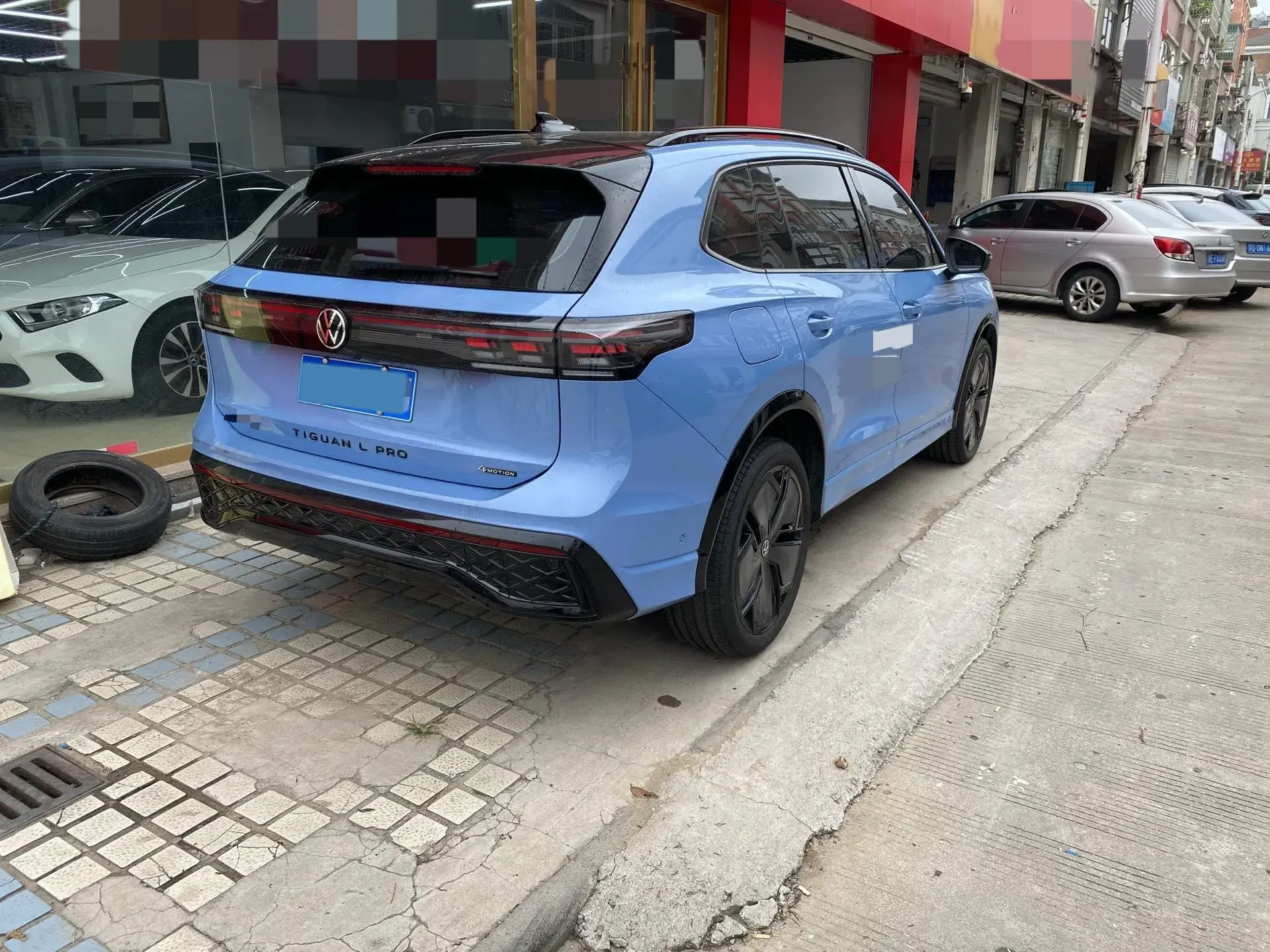 2024 VOLKSWAGEN TIGUAN thumbnail 2