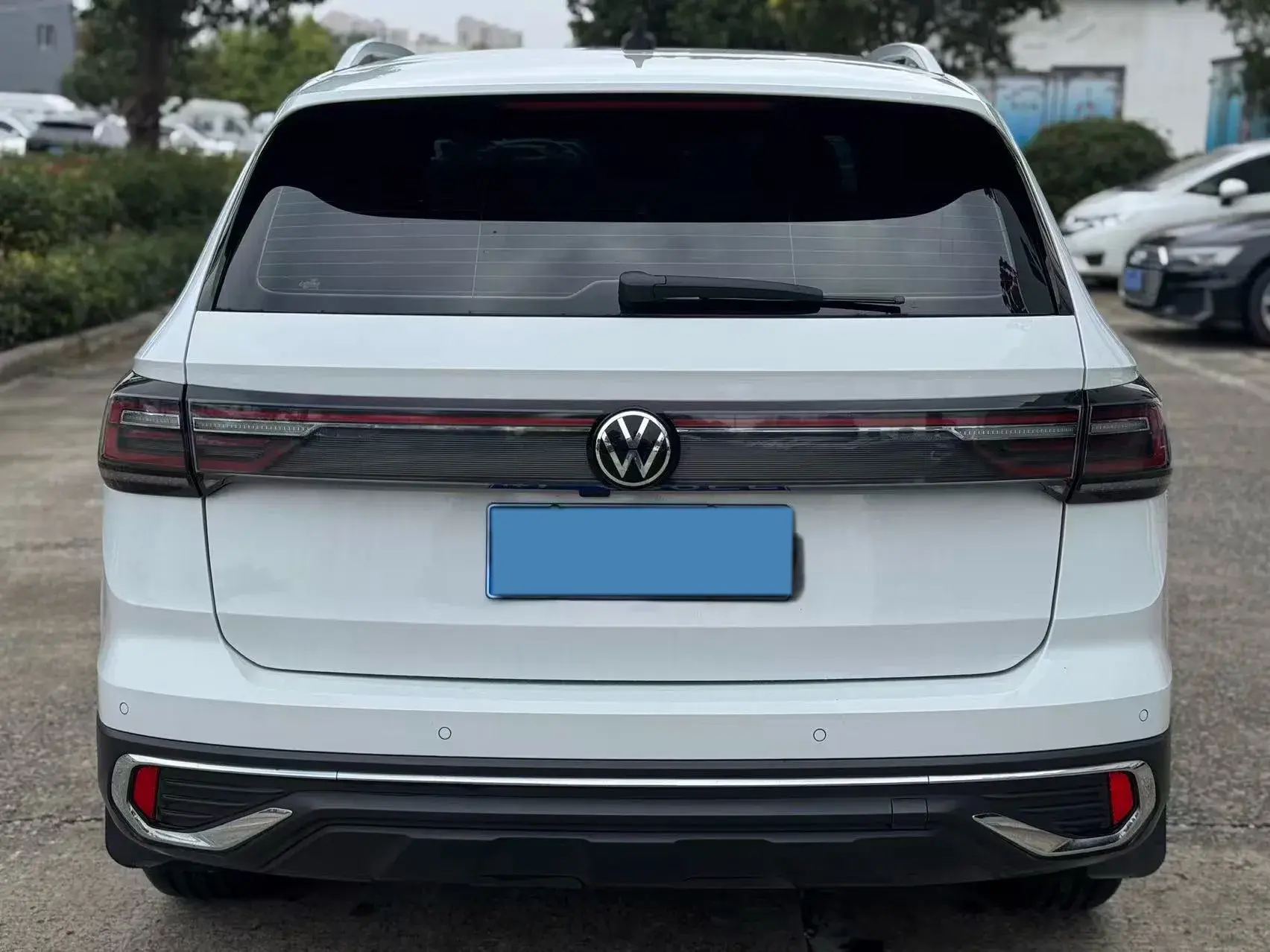 2023 VOLKSWAGEN THARU thumbnail 4