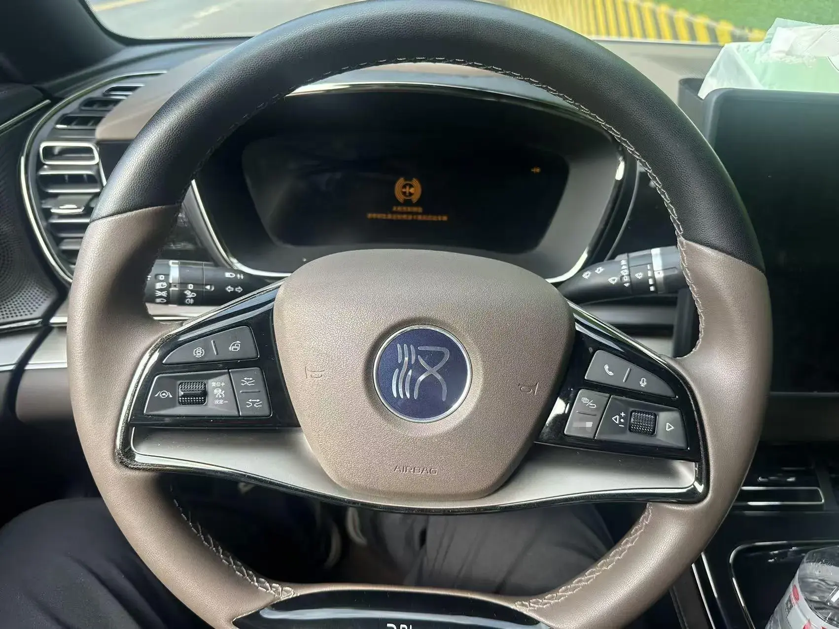 2023 BYD HAN thumbnail 3