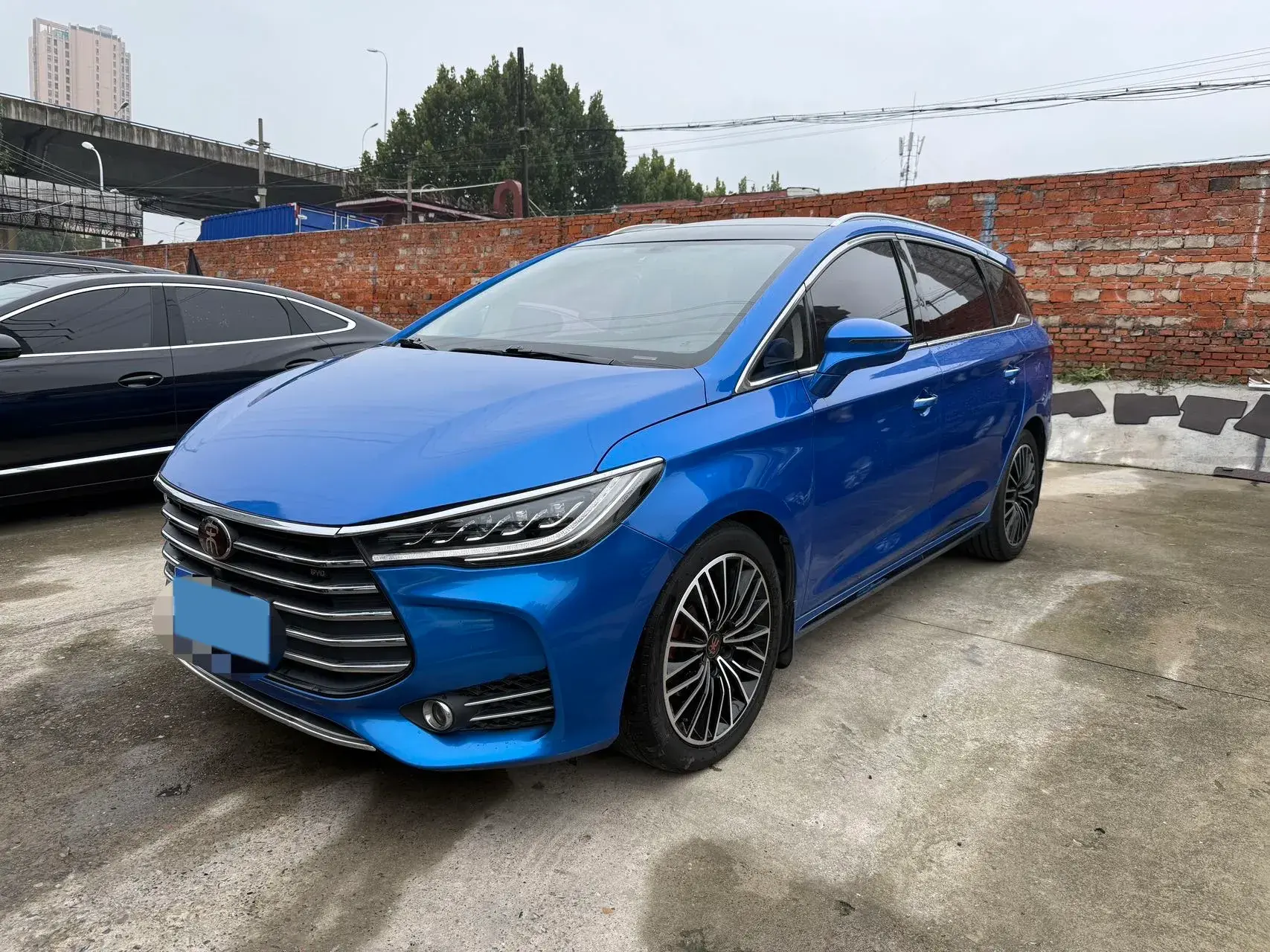 2017 BYD SONG view 1
