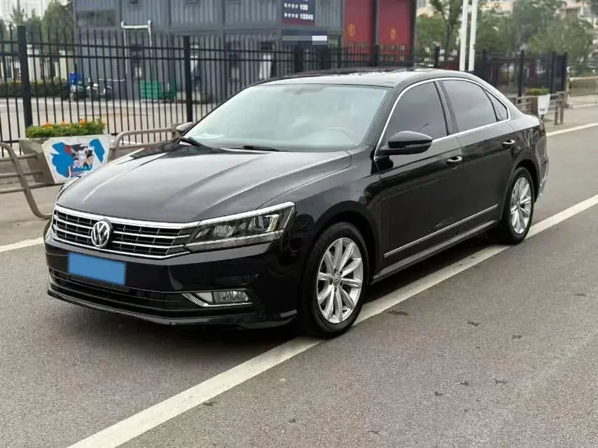 2017 VOLKSWAGEN PASSAT view 1