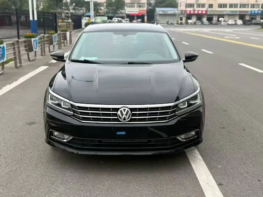 2017 VOLKSWAGEN PASSAT thumbnail 2