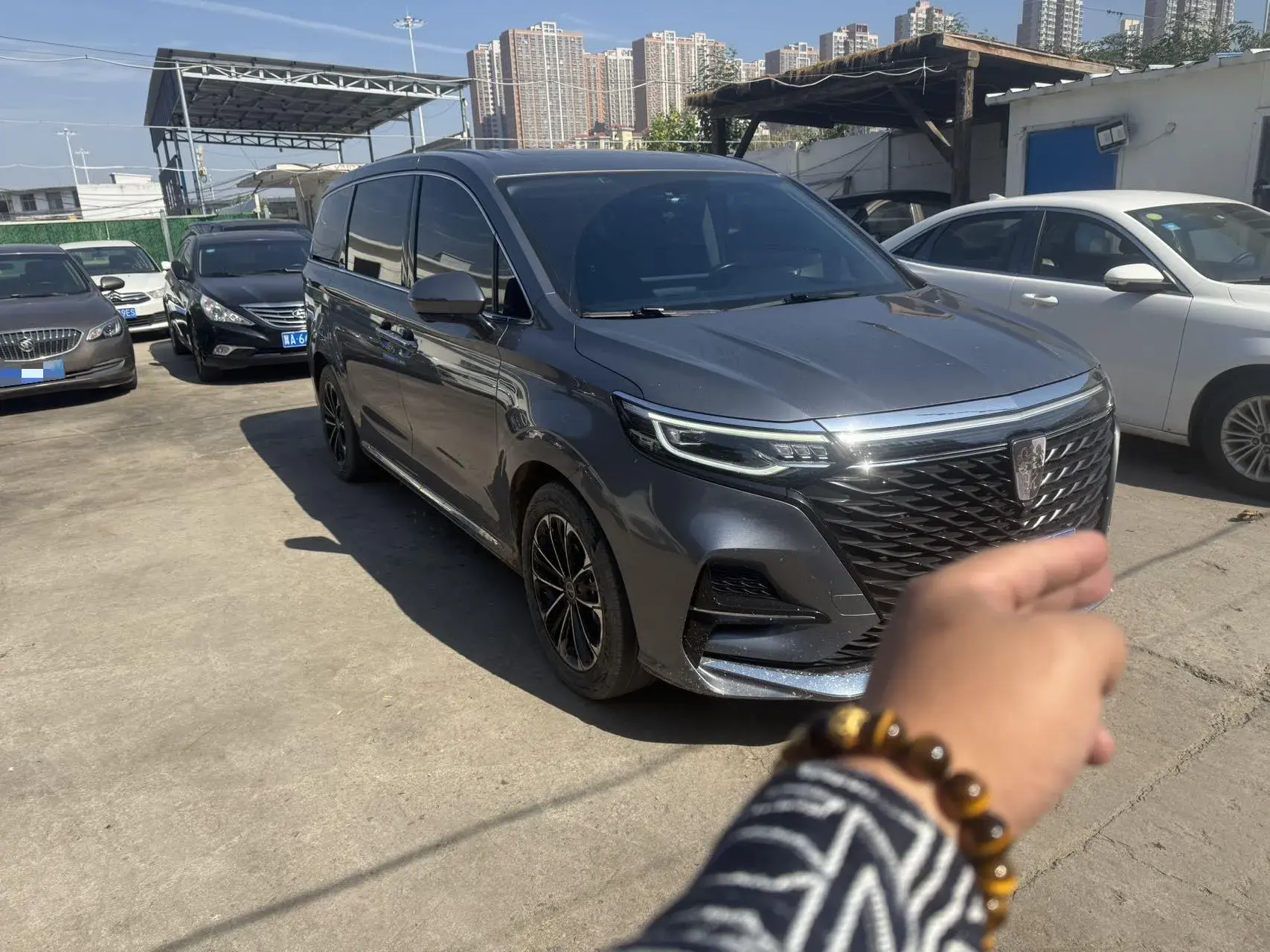 2022 ROEWE IMAX8 thumbnail 3