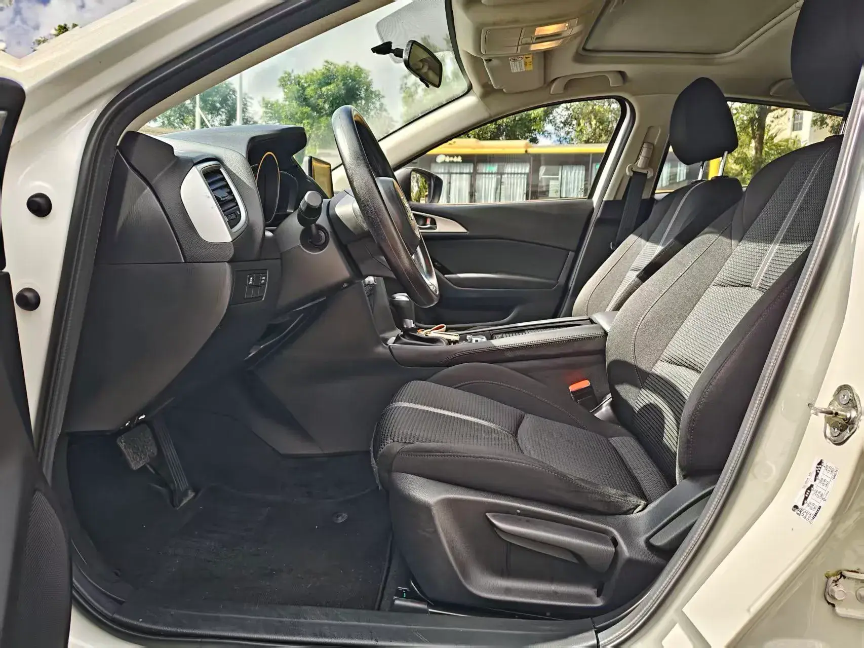 2017 MAZDA 3 thumbnail 4