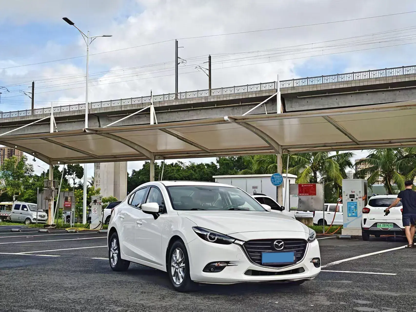 2017 MAZDA 3 thumbnail 3