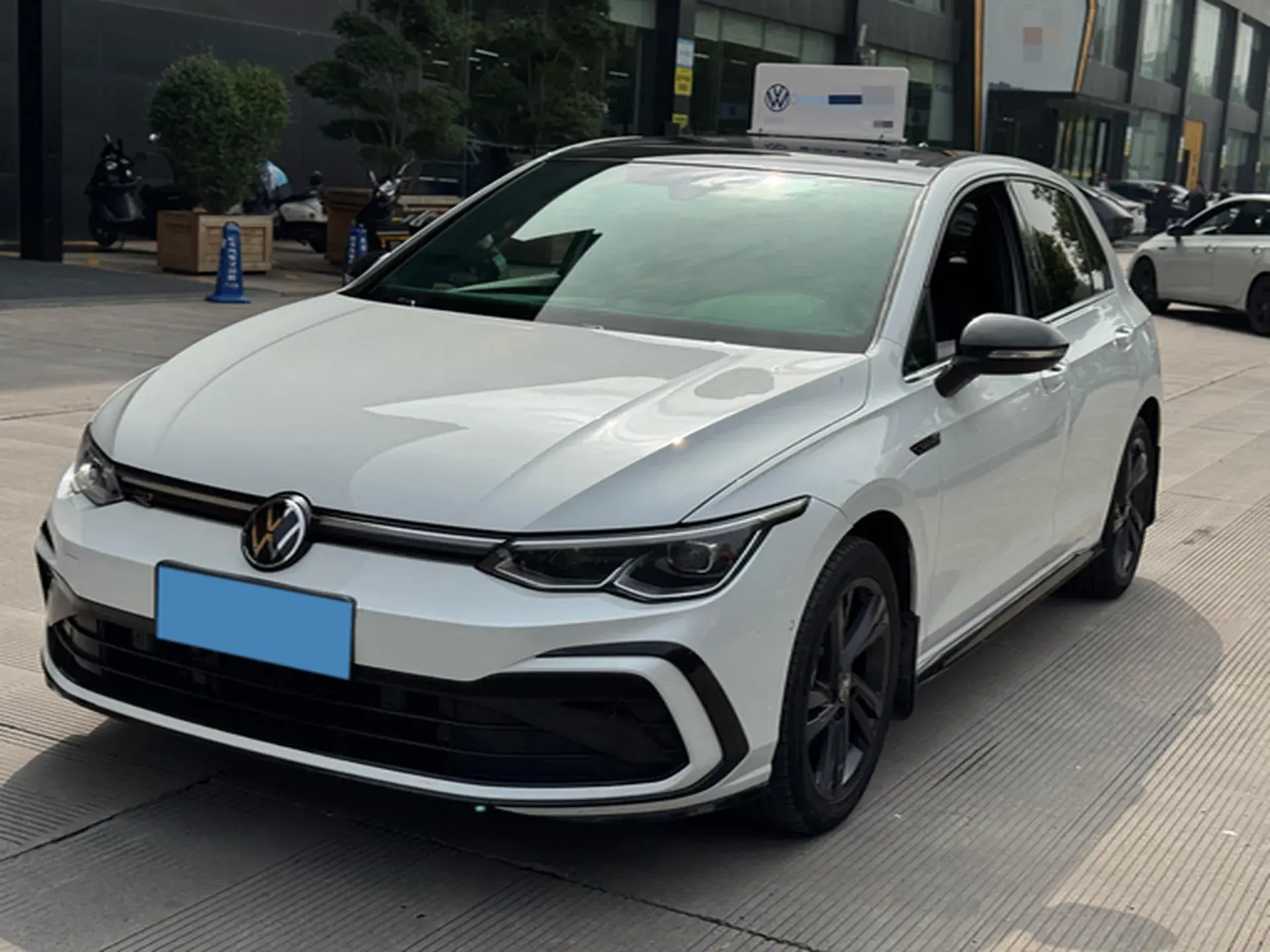 2023 VOLKSWAGEN GOLF view 1