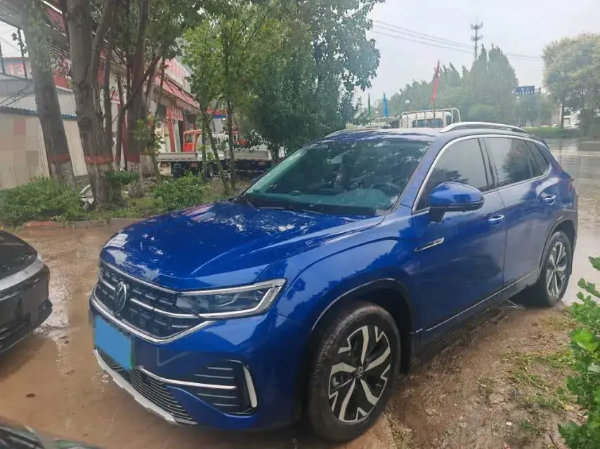 2023 VOLKSWAGEN TAYRON view 1