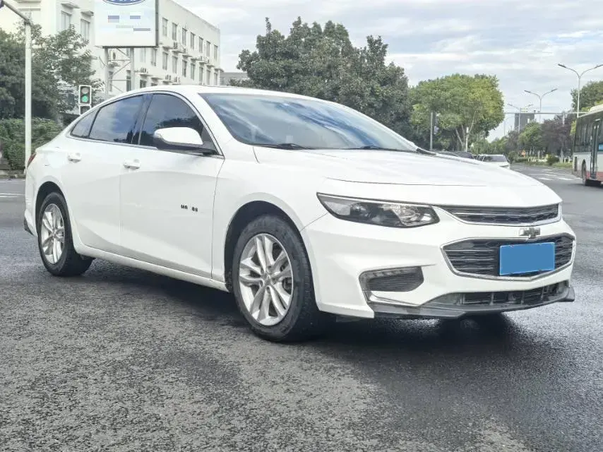 2018 CHEVROLET MALIBU thumbnail 2